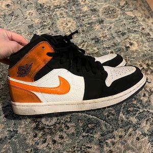 Nike Air Jordan’s men’s 8/women’s 9.5